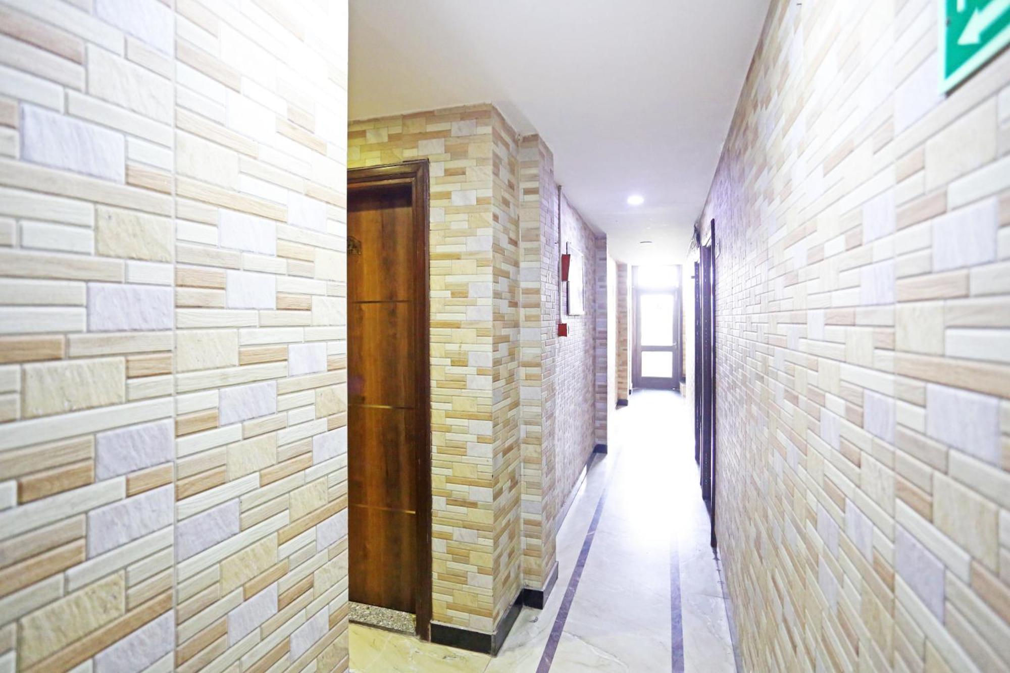 ניו דלהי Hotel Preet Palace -5 Mints Walk From Nizamuddin Railway Station מראה חיצוני תמונה