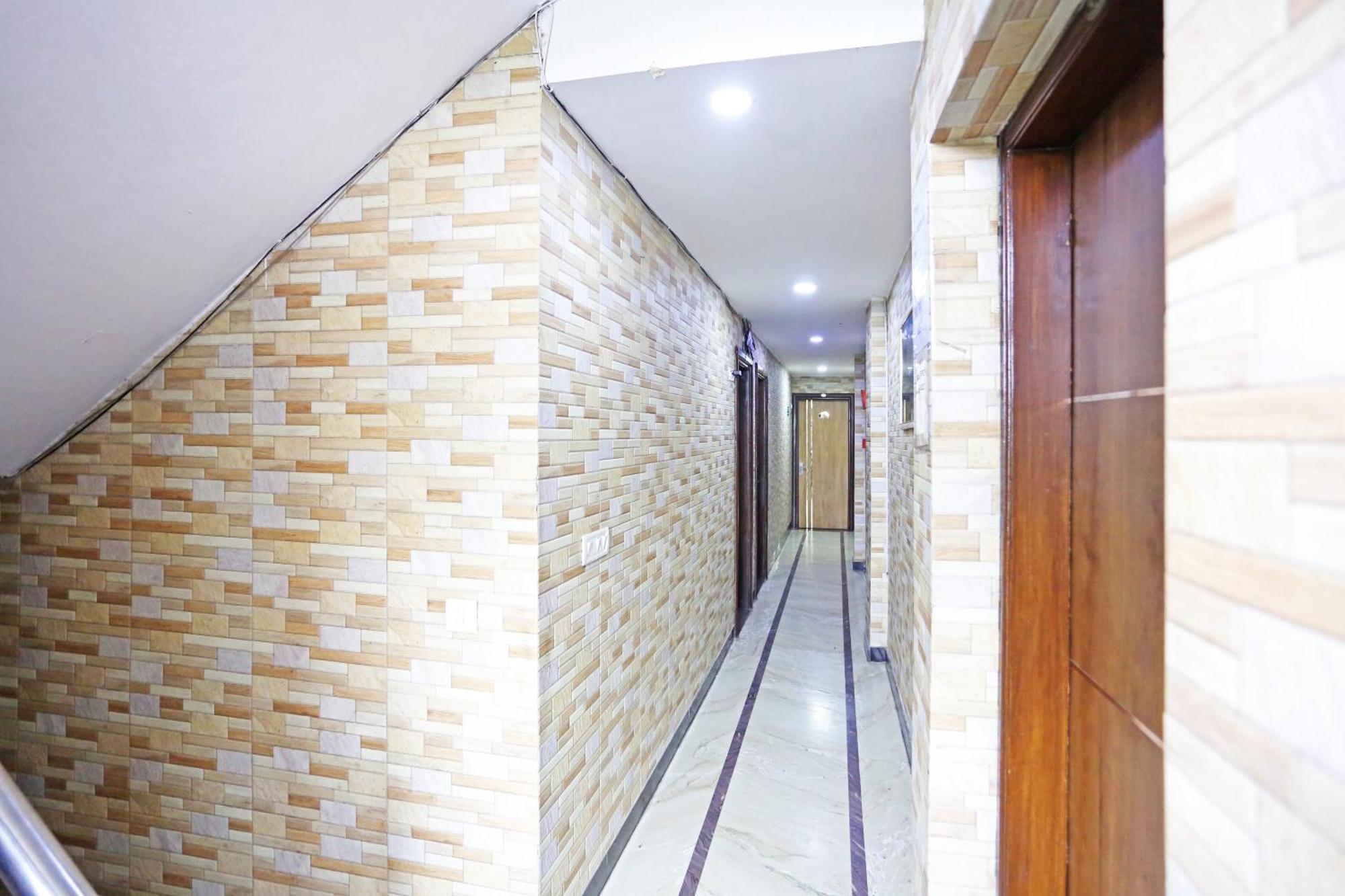 ניו דלהי Hotel Preet Palace -5 Mints Walk From Nizamuddin Railway Station מראה חיצוני תמונה
