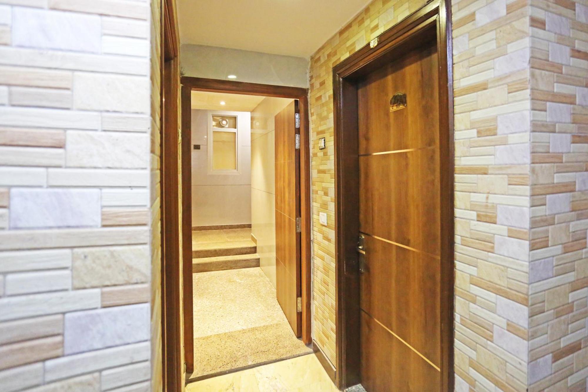 ניו דלהי Hotel Preet Palace -5 Mints Walk From Nizamuddin Railway Station מראה חיצוני תמונה