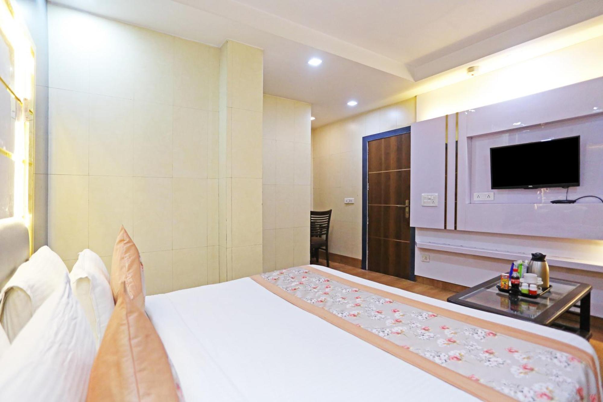 ניו דלהי Hotel Preet Palace -5 Mints Walk From Nizamuddin Railway Station מראה חיצוני תמונה