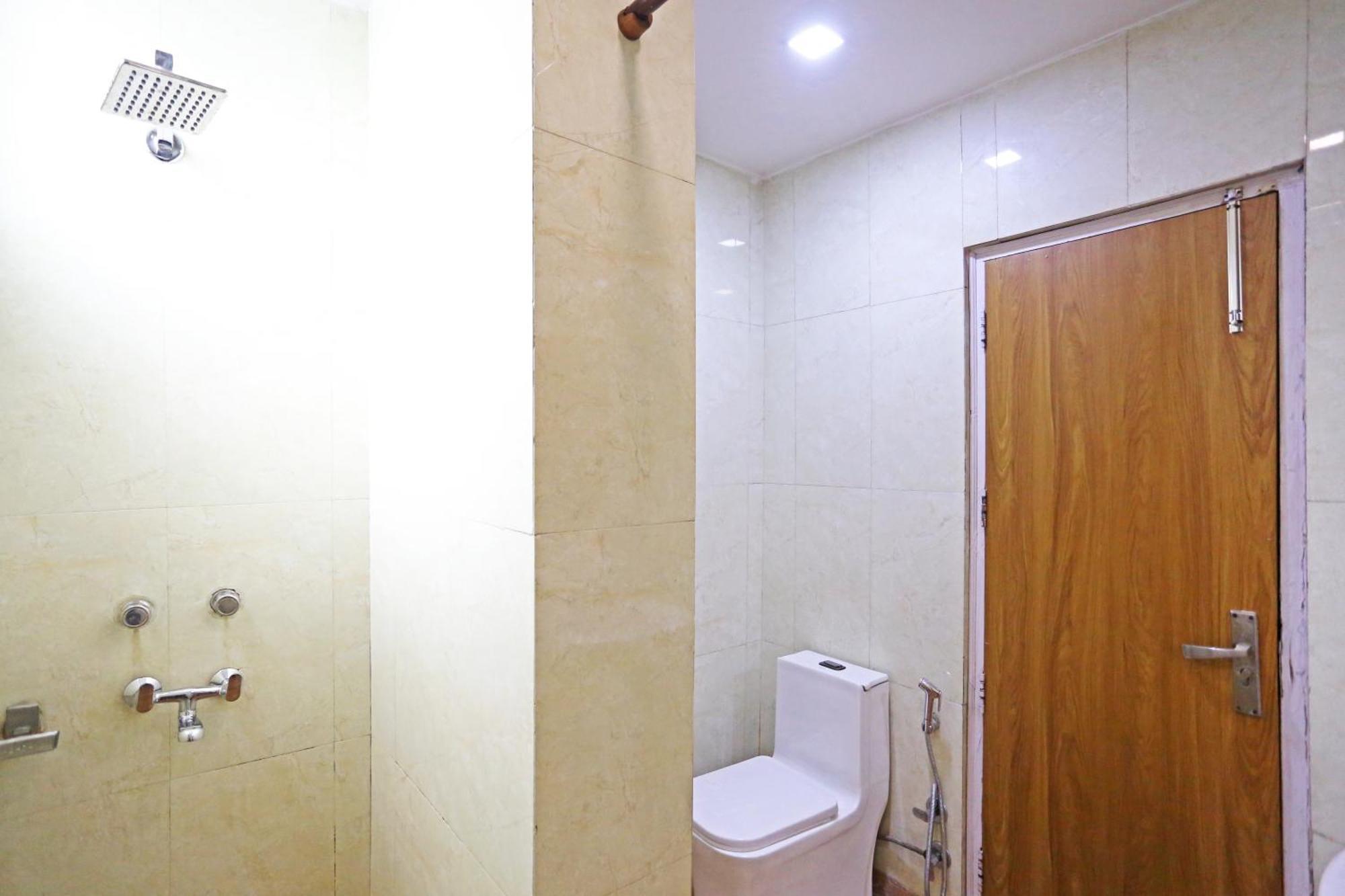 ניו דלהי Hotel Preet Palace -5 Mints Walk From Nizamuddin Railway Station מראה חיצוני תמונה