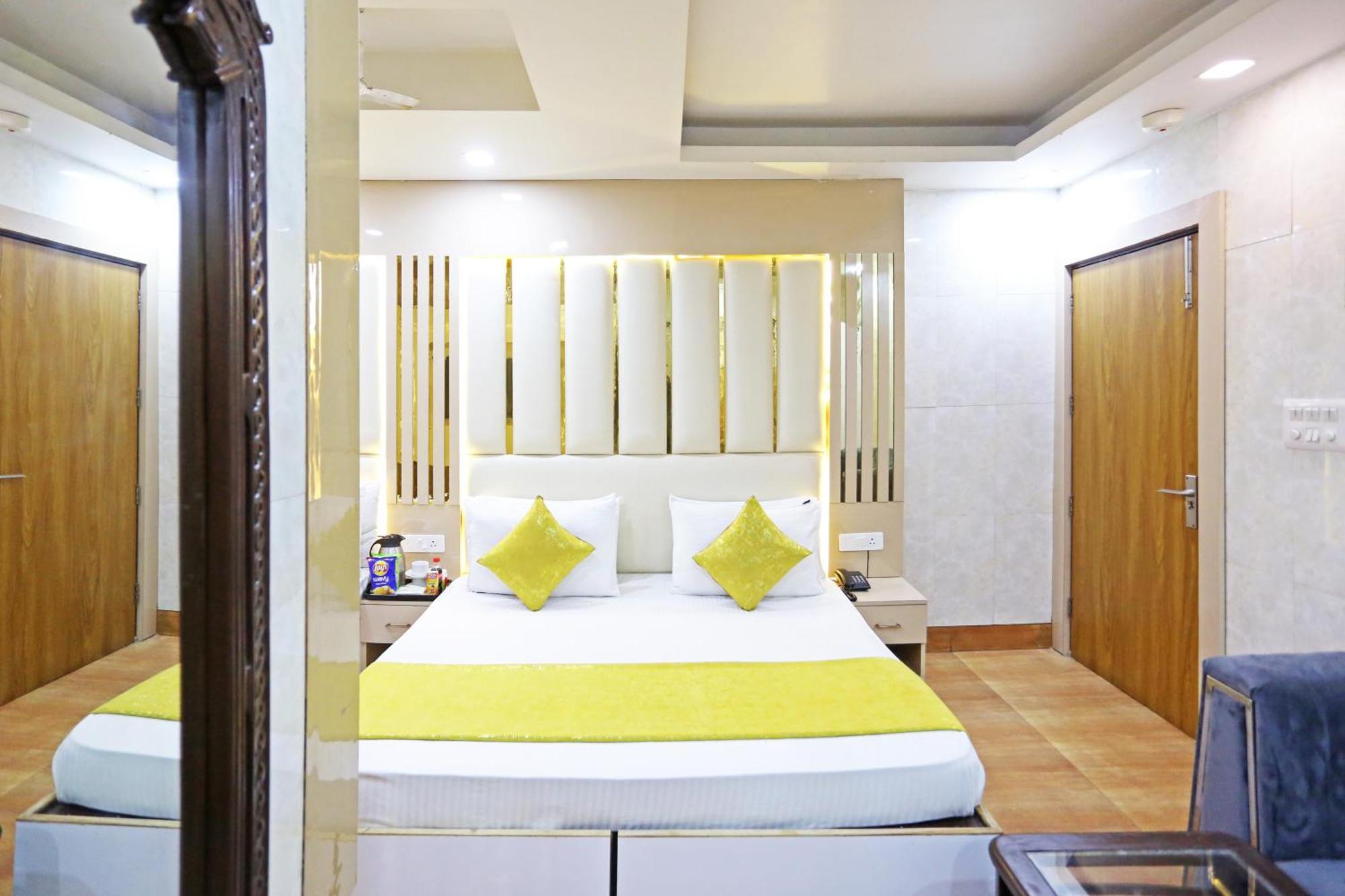 ניו דלהי Hotel Preet Palace -5 Mints Walk From Nizamuddin Railway Station מראה חיצוני תמונה